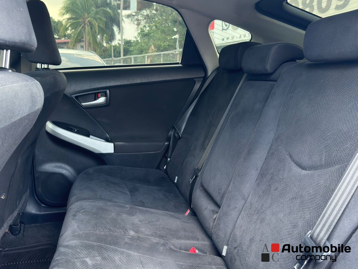 TOYOYA PRIUS 2015